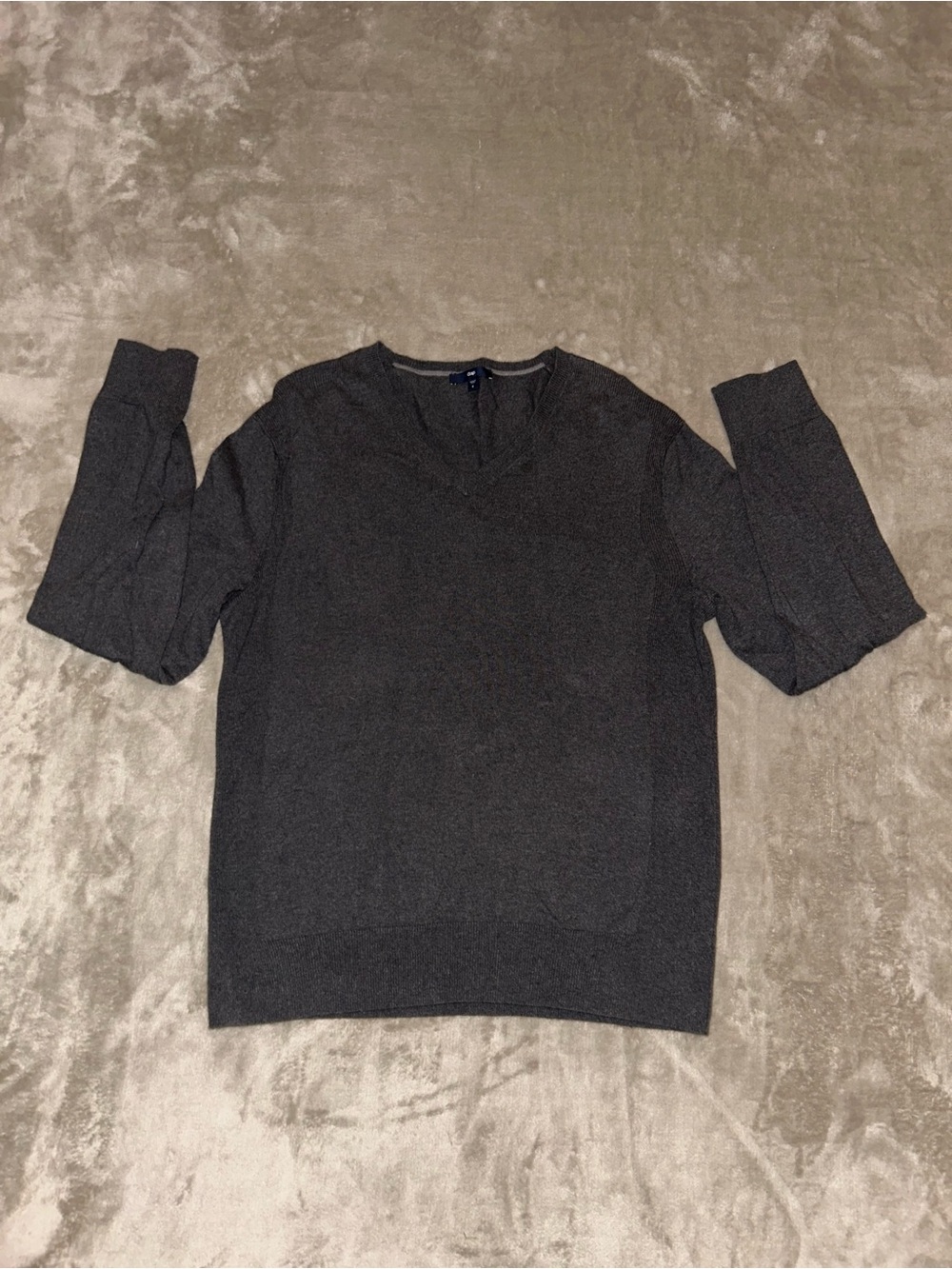 GAP Men's Dark Charcoal V-Neck Sweater Size S
